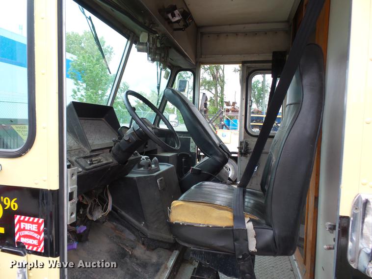 image for item DD2045 1996 Chevrolet P30 delivery truck