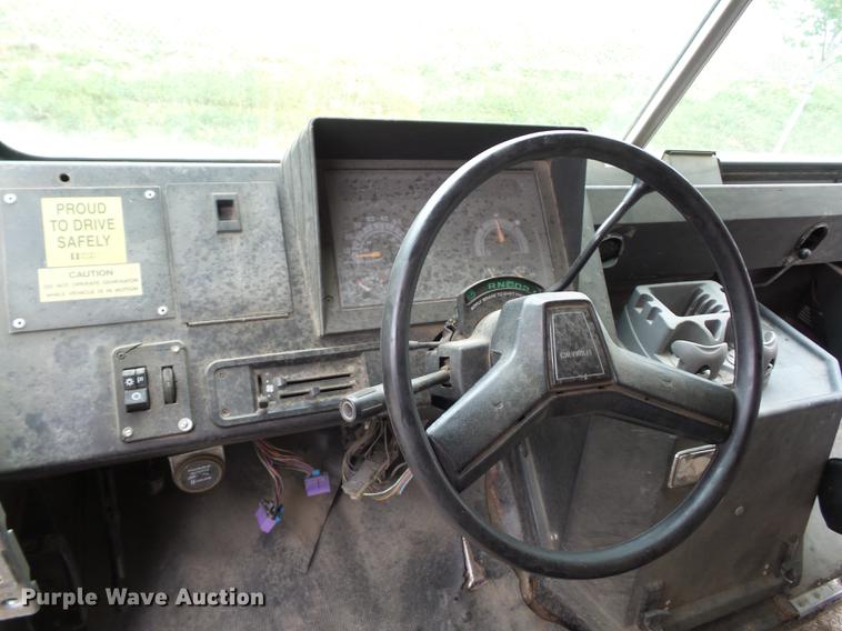 image for item DD2045 1996 Chevrolet P30 delivery truck