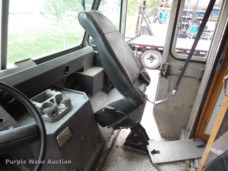 image for item DD2045 1996 Chevrolet P30 delivery truck