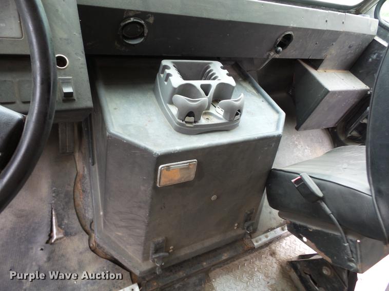 image for item DD2045 1996 Chevrolet P30 delivery truck