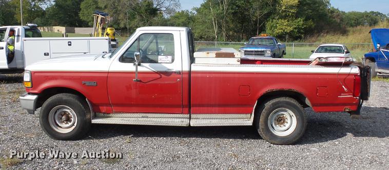 image for item DD2103 1992 Ford F250 HD pickup truck