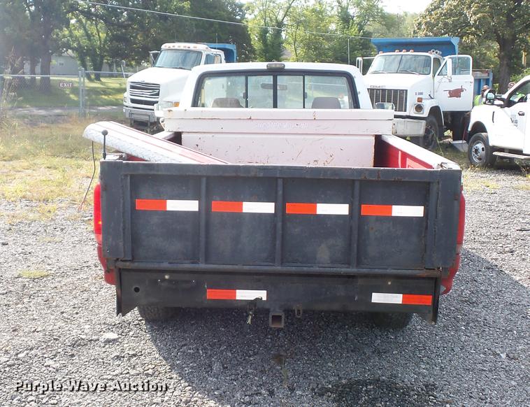 image for item DD2103 1992 Ford F250 HD pickup truck