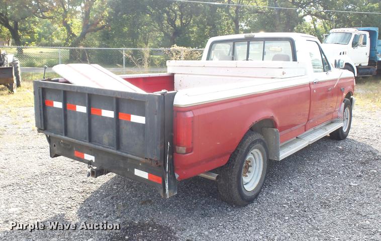image for item DD2103 1992 Ford F250 HD pickup truck
