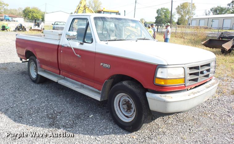 image for item DD2103 1992 Ford F250 HD pickup truck