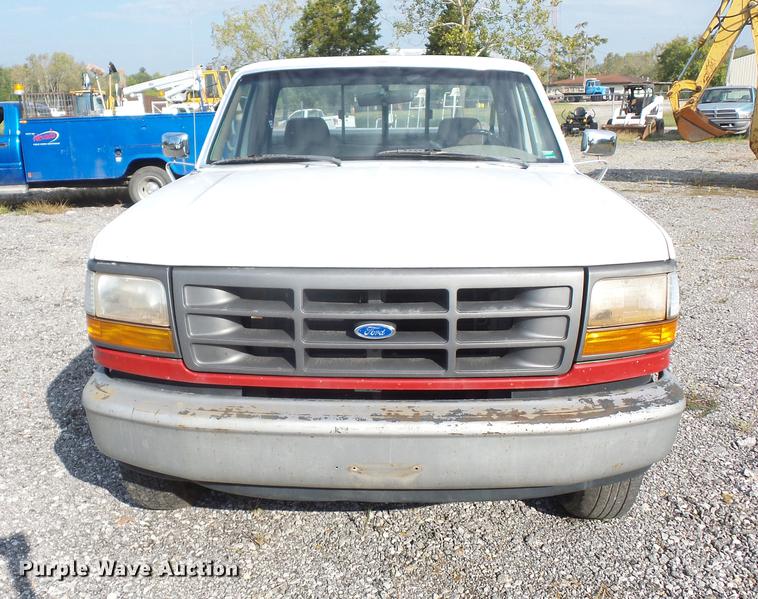 image for item DD2103 1992 Ford F250 HD pickup truck