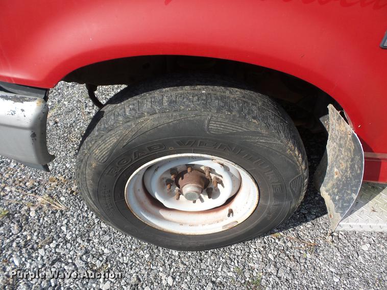 image for item DD2103 1992 Ford F250 HD pickup truck