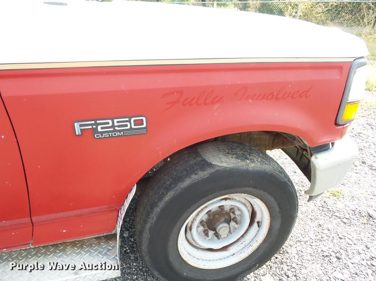 image for item DD2103 1992 Ford F250 HD pickup truck