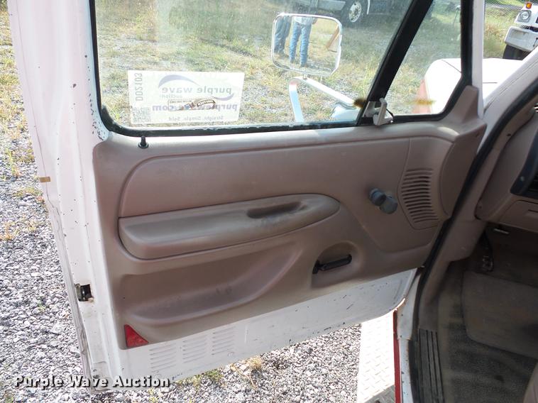 image for item DD2103 1992 Ford F250 HD pickup truck