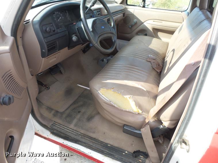 image for item DD2103 1992 Ford F250 HD pickup truck
