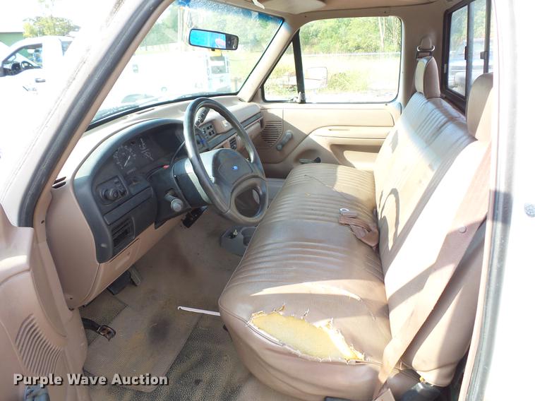 image for item DD2103 1992 Ford F250 HD pickup truck
