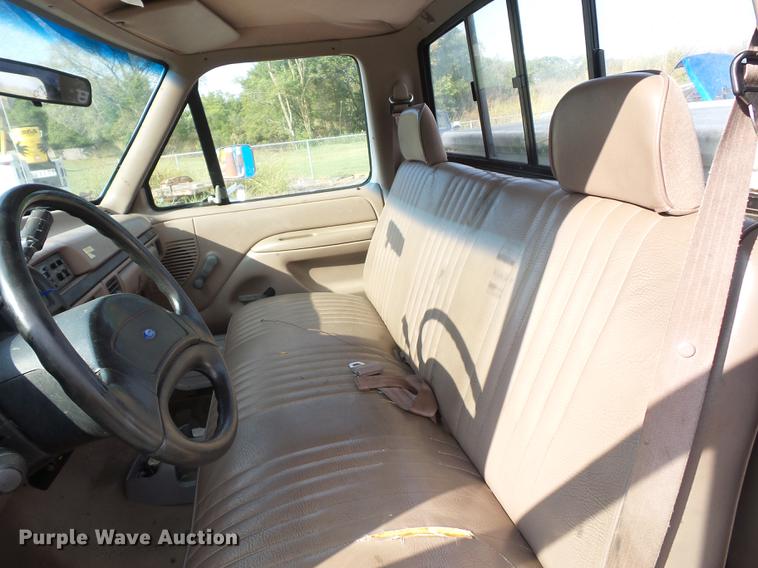 image for item DD2103 1992 Ford F250 HD pickup truck