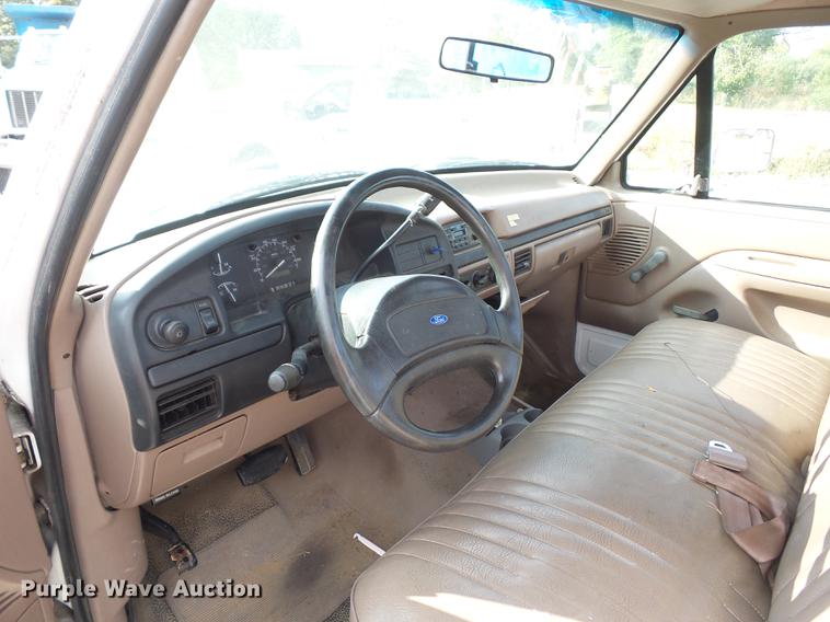 image for item DD2103 1992 Ford F250 HD pickup truck