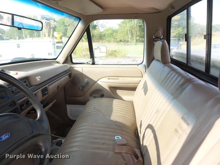 image for item DD2103 1992 Ford F250 HD pickup truck