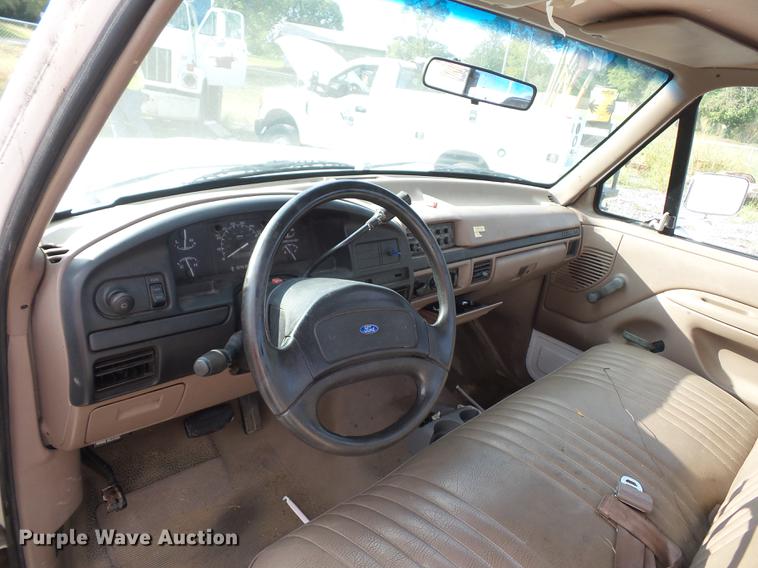 image for item DD2103 1992 Ford F250 HD pickup truck