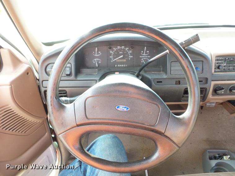 image for item DD2103 1992 Ford F250 HD pickup truck