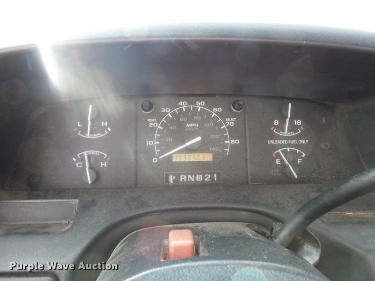 image for item DD2103 1992 Ford F250 HD pickup truck