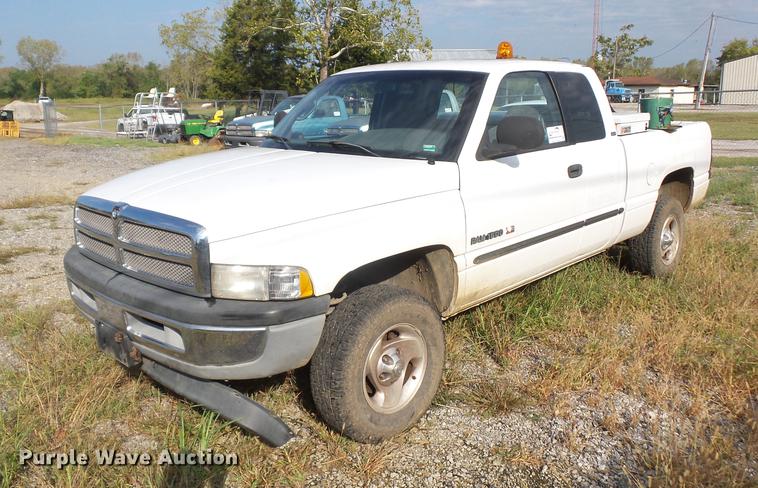 image for item DD2107 2001 Dodge Ram 1500 Quad Cab pickup truck