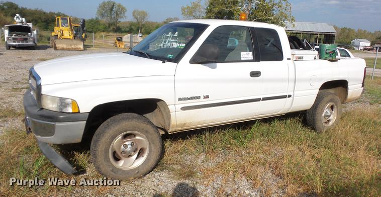 image for item DD2107 2001 Dodge Ram 1500 Quad Cab pickup truck