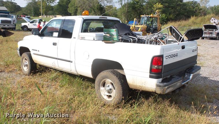 image for item DD2107 2001 Dodge Ram 1500 Quad Cab pickup truck
