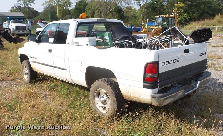 image for item DD2107 2001 Dodge Ram 1500 Quad Cab pickup truck