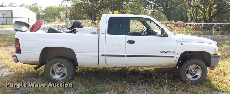 image for item DD2107 2001 Dodge Ram 1500 Quad Cab pickup truck