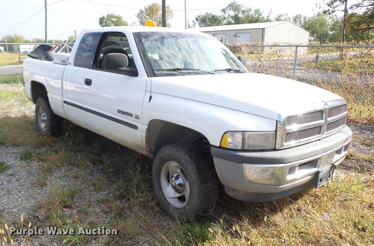 image for item DD2107 2001 Dodge Ram 1500 Quad Cab pickup truck