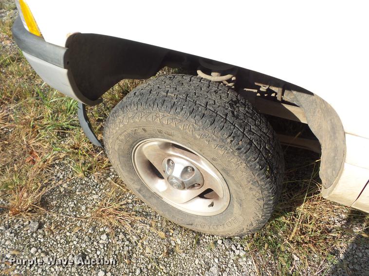 image for item DD2107 2001 Dodge Ram 1500 Quad Cab pickup truck