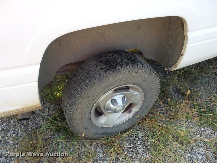 image for item DD2107 2001 Dodge Ram 1500 Quad Cab pickup truck