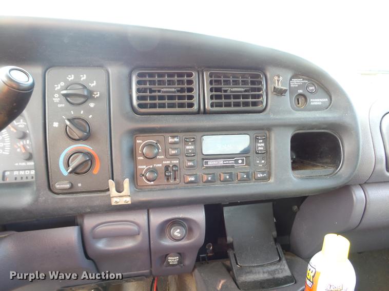 image for item DD2107 2001 Dodge Ram 1500 Quad Cab pickup truck