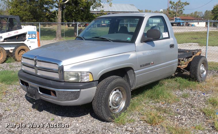 image for item DD2109 2002 Dodge Ram 2500 pickup truck cab and chassis
