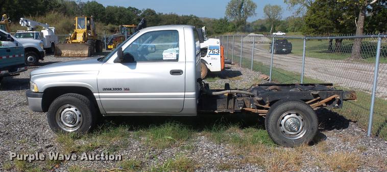 image for item DD2109 2002 Dodge Ram 2500 pickup truck cab and chassis