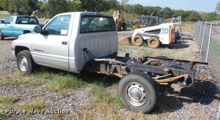image for item DD2109 2002 Dodge Ram 2500 pickup truck cab and chassis