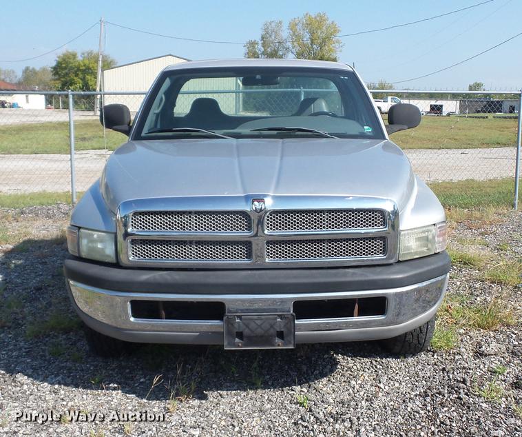 image for item DD2109 2002 Dodge Ram 2500 pickup truck cab and chassis