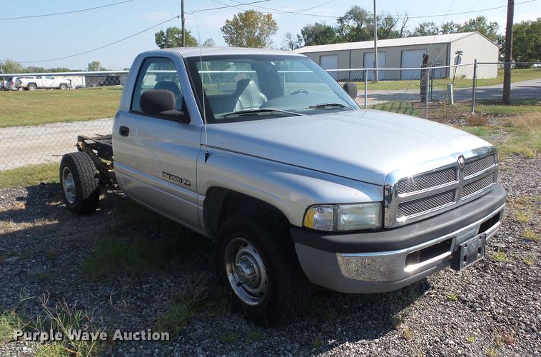 image for item DD2109 2002 Dodge Ram 2500 pickup truck cab and chassis