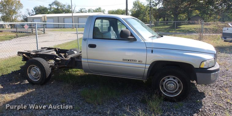 image for item DD2109 2002 Dodge Ram 2500 pickup truck cab and chassis