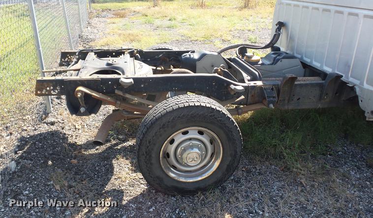 image for item DD2109 2002 Dodge Ram 2500 pickup truck cab and chassis
