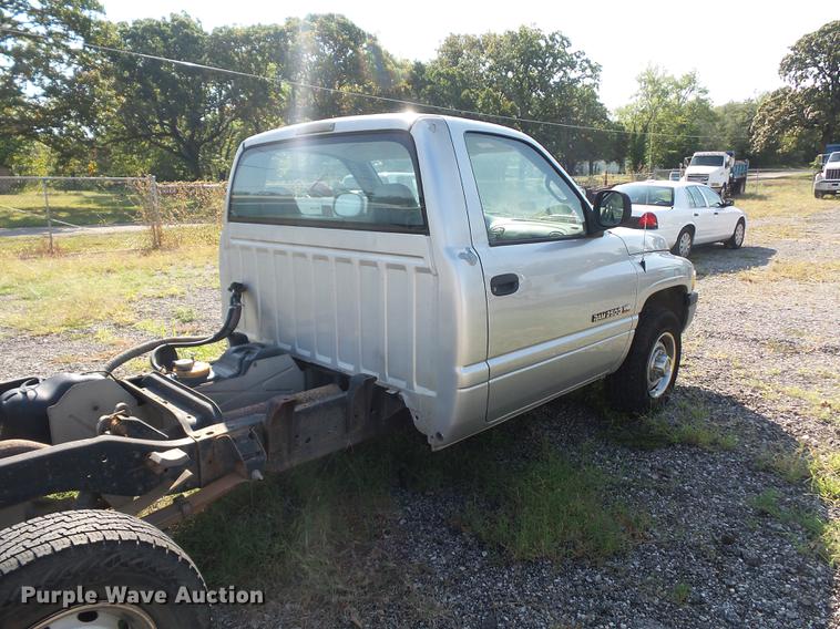image for item DD2109 2002 Dodge Ram 2500 pickup truck cab and chassis