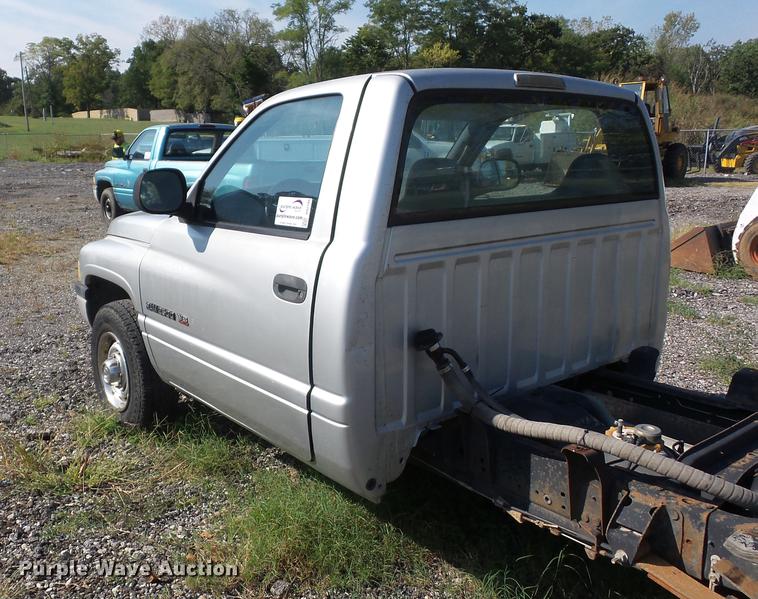 image for item DD2109 2002 Dodge Ram 2500 pickup truck cab and chassis