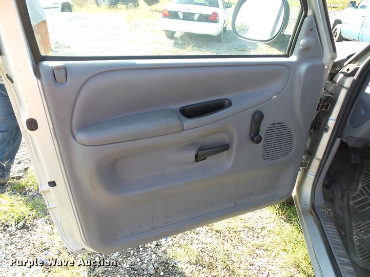 image for item DD2109 2002 Dodge Ram 2500 pickup truck cab and chassis