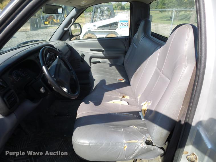 image for item DD2109 2002 Dodge Ram 2500 pickup truck cab and chassis