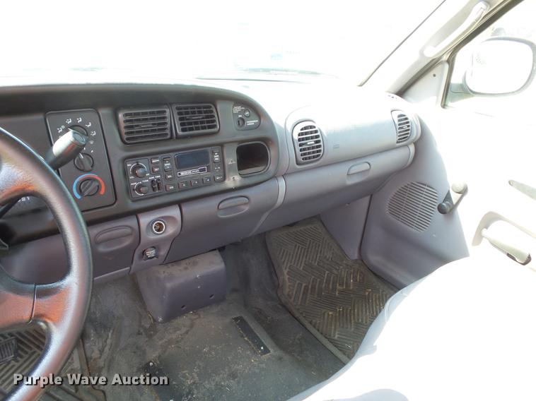 image for item DD2109 2002 Dodge Ram 2500 pickup truck cab and chassis