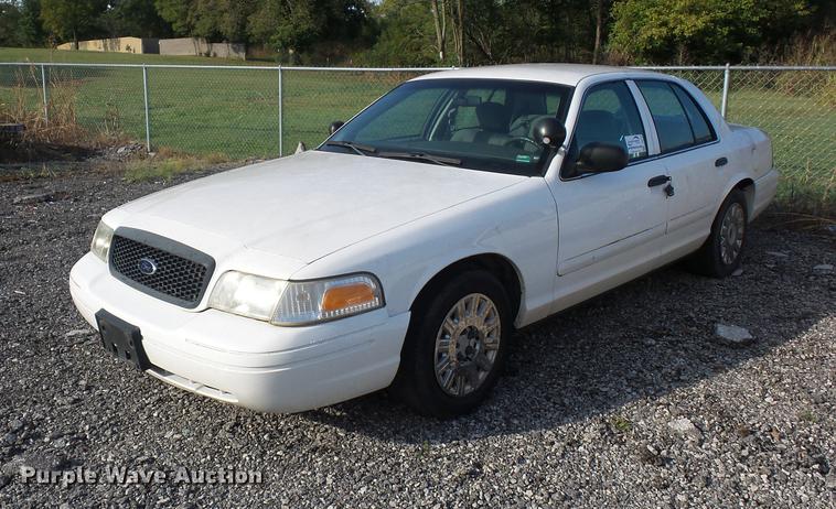 image for item DD2120 2003 Ford Crown Victoria Police Interceptor