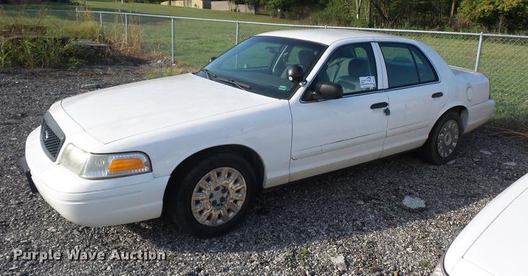image for item DD2120 2003 Ford Crown Victoria Police Interceptor