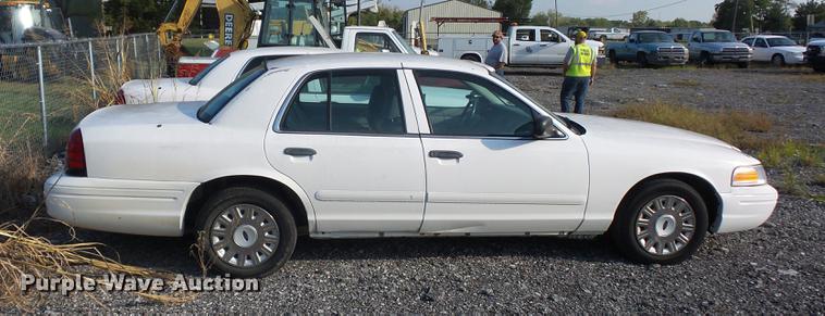 image for item DD2120 2003 Ford Crown Victoria Police Interceptor