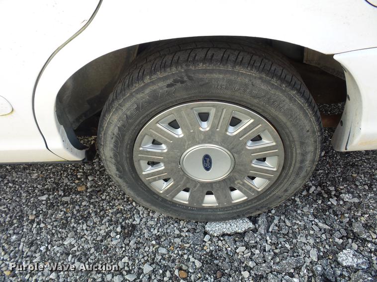 image for item DD2120 2003 Ford Crown Victoria Police Interceptor