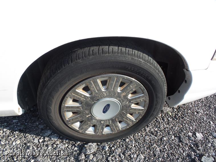 image for item DD2120 2003 Ford Crown Victoria Police Interceptor