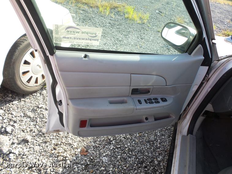 image for item DD2120 2003 Ford Crown Victoria Police Interceptor