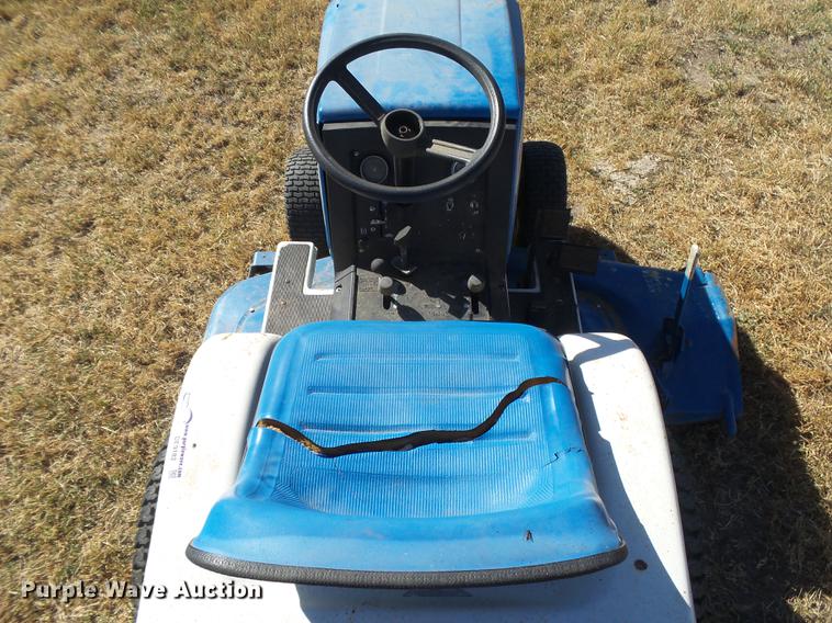 image for item DE9182 Ford LGT165 lawn mower