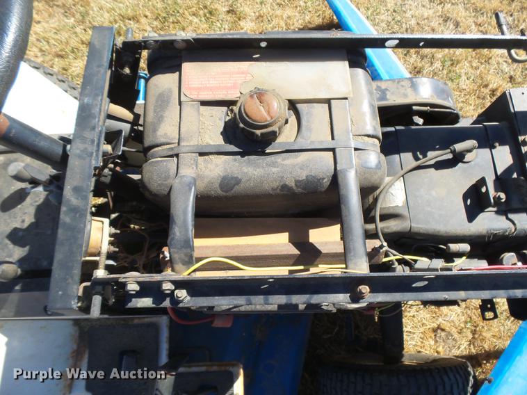 image for item DE9182 Ford LGT165 lawn mower