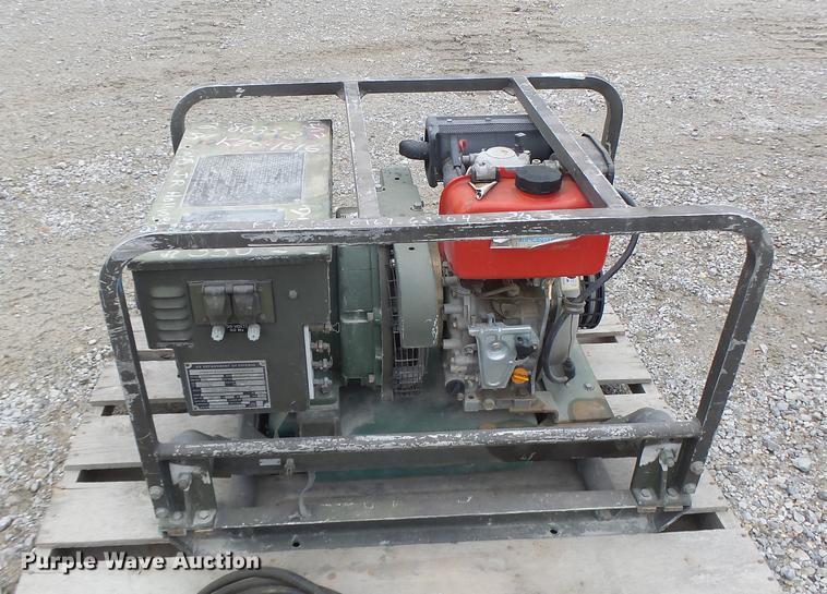 image for item DF9379 US Army MEP-016A generator